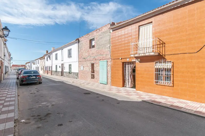 Casa con Patio en Castillo de Tajarja Chimeneas 242m2
