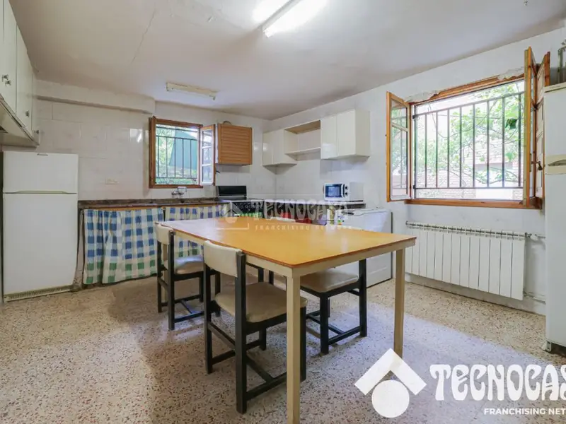 Casa en venta con piscina y garaje en Urbanitzacions