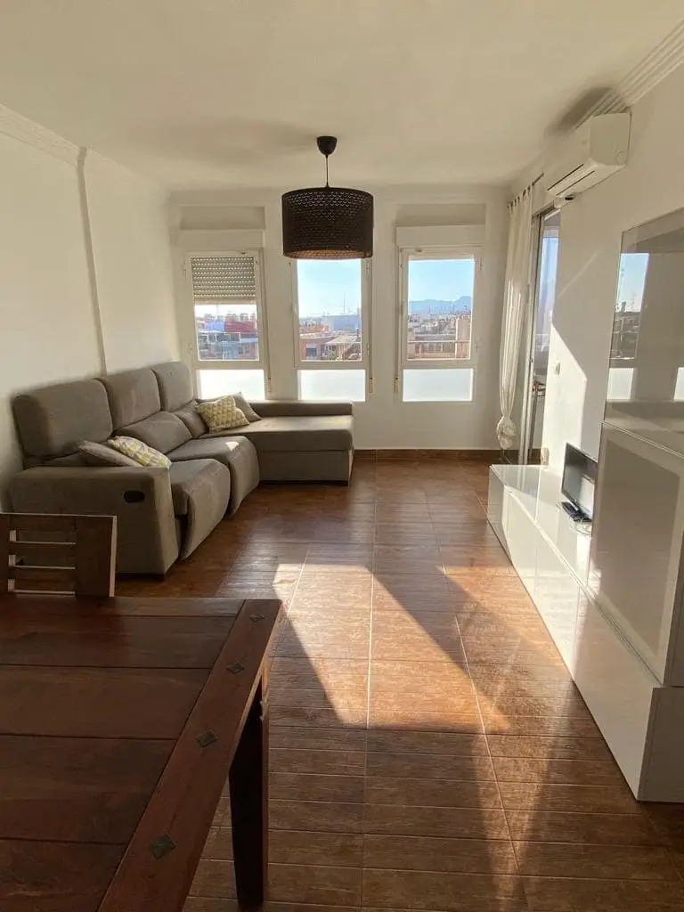 Apartamento en Alquiler en Elche 111m² 3 habitaciones 2 baños