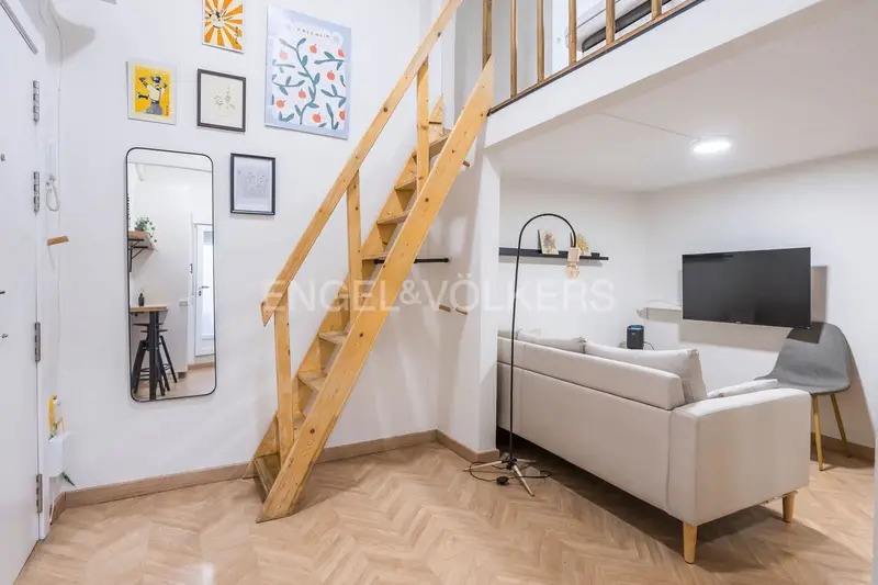 Dúplex Amueblado con Patio en Acacias Madrid