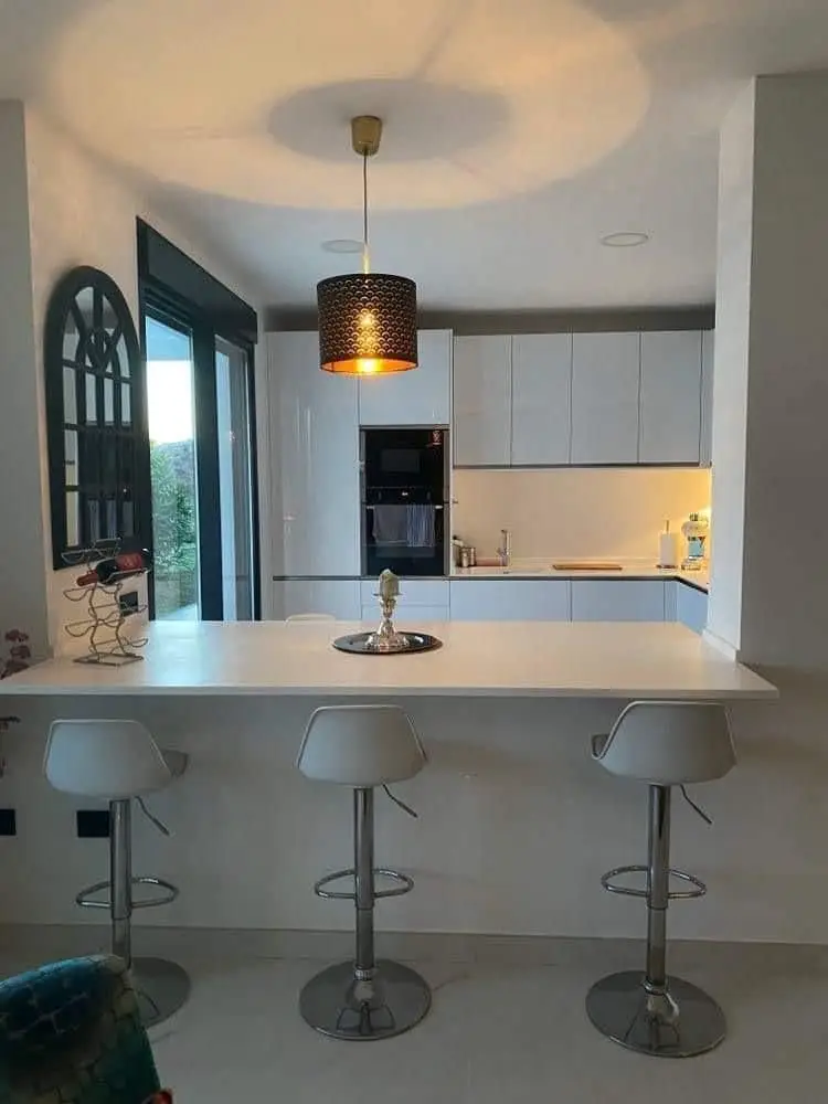 Apartamento en Altos de Estepona con Vistas al Mar