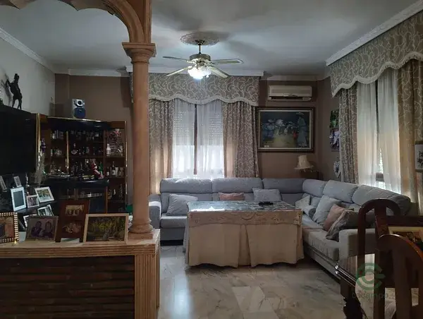 Chalet Adosado en Cúllar Vega con Piscina y Jardín