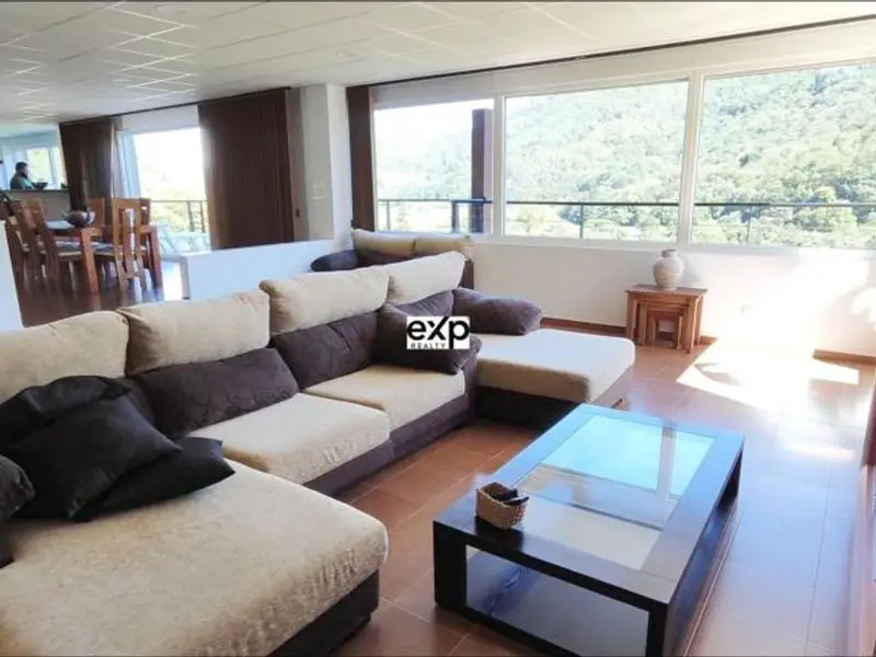 Chalet en Oviedo con Vistas al Valle del Trubia