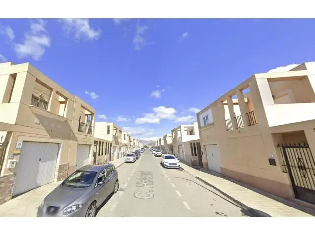 Casa en Nijar para inversores - Alquilada