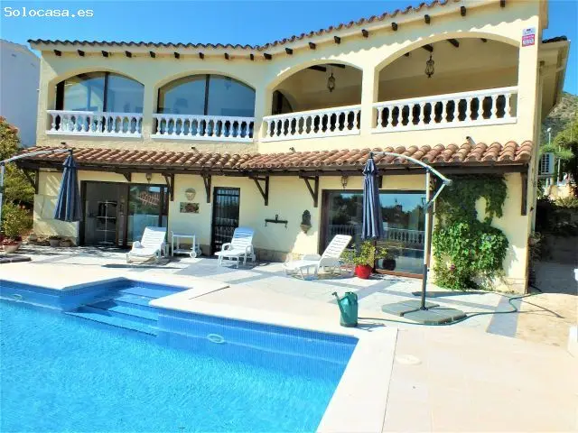 Chalet en Venta en Roses Girona con Piscina Privada