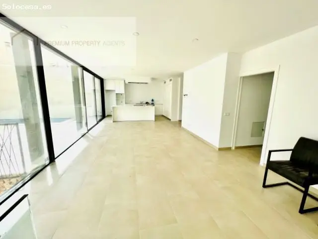 Recientemente Reformada Y Moderna Propiedad Con Piscina