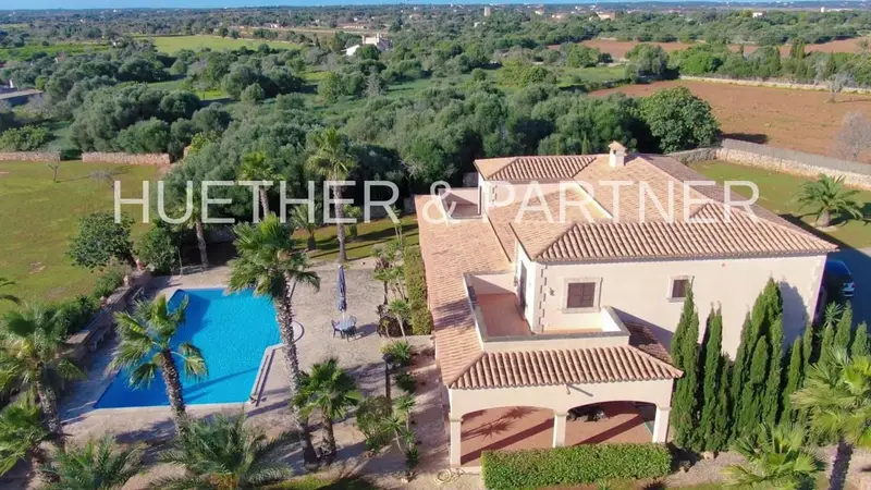 Finca con 6 dormitorios y piscina en Santanyi Mallorca