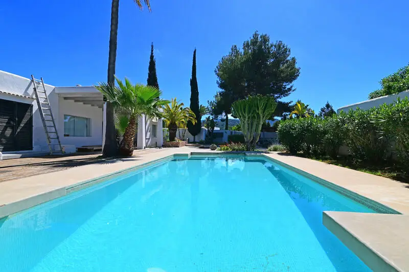 Villa de Lujo en Cala Tarida 4 Dormitorios Piscina Privada