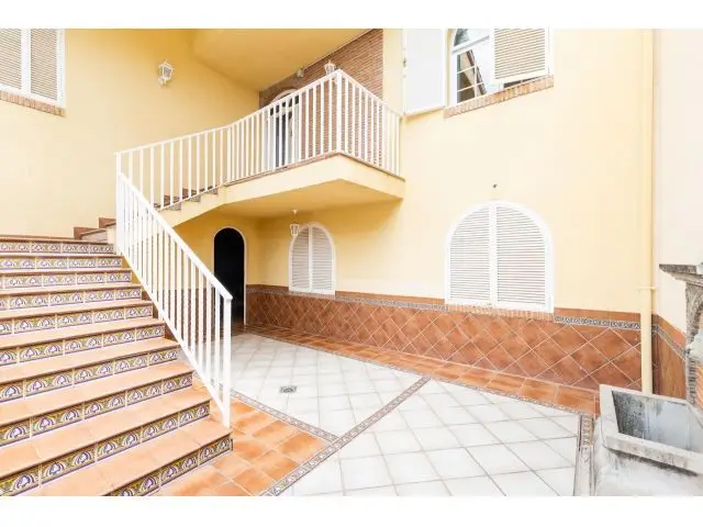 Casa en Olivares con Piscina y Vistas a la Montaña