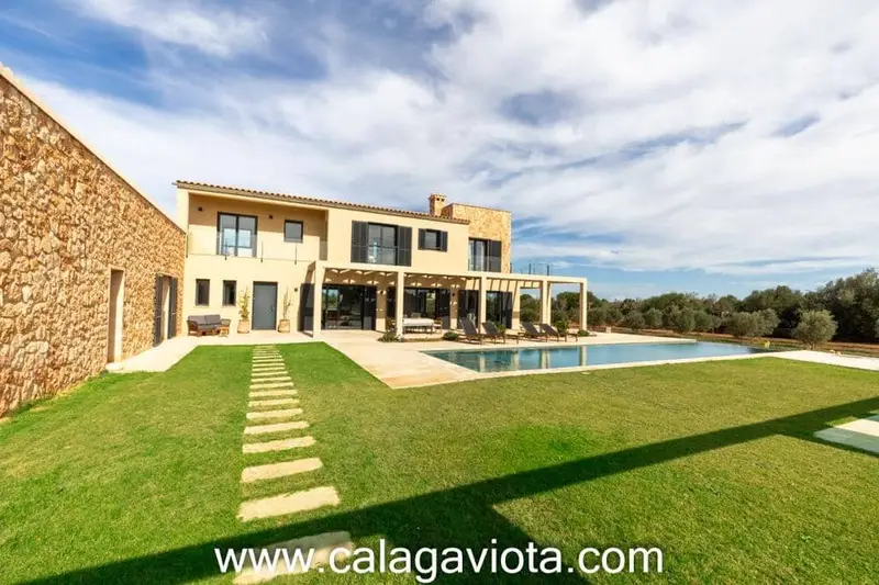 Chalet en Venta Ses Salines Mallorca 5 Dormitorios Piscina Jacuzzi