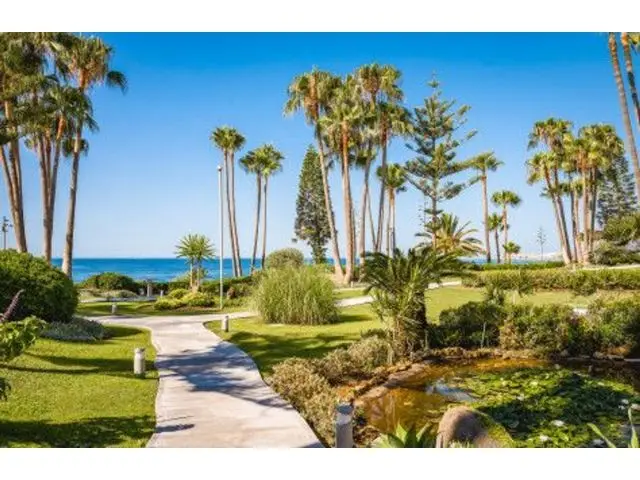 Apartamento en Alquiler en Marbella Lujo 3 Dormitorios Piscina