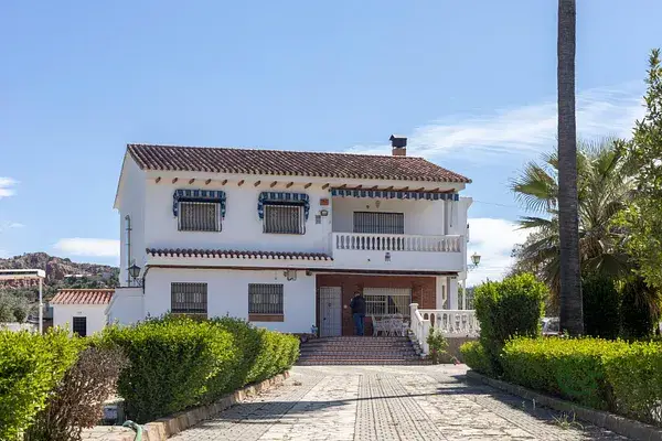 Chalet con Finca en Guadix cerca de Granada