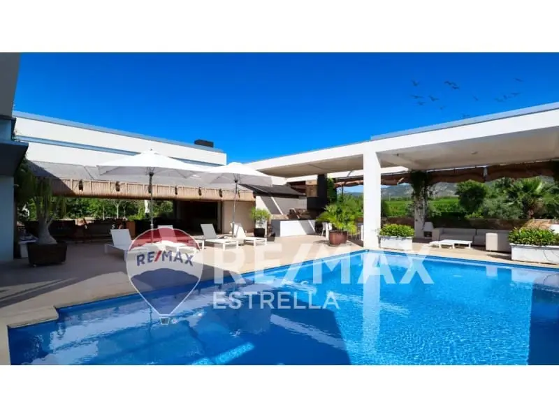Chalet de Lujo en Murcia con Piscina Infinita y 20000m2