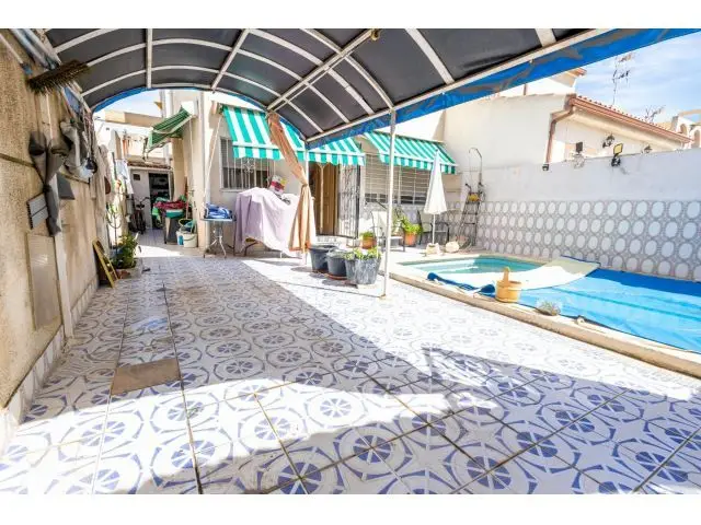 Chalet Adosado en Torrevieja con Piscina Privada
