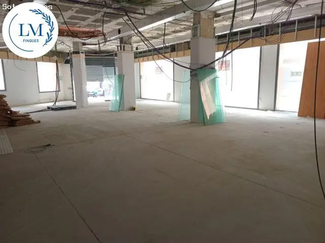 Local Comercial 427 m2 - Ideal para Oficinas Tiendas Centros Salud