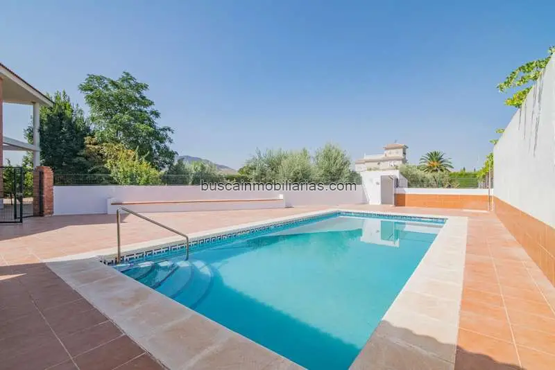 Chalet en Venta Atarfe Gran Parcela Piscina Barbacoa