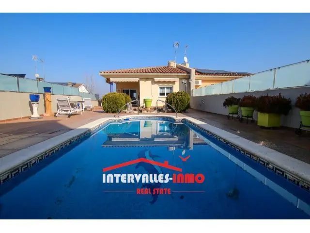 Chalet con Ascensor y Piscina en Palau Solita i Plegamans