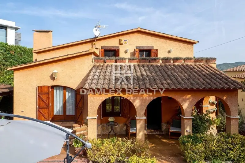 Chalet en venta Lloret de Mar Girona 4 dormitorios piscina jardin