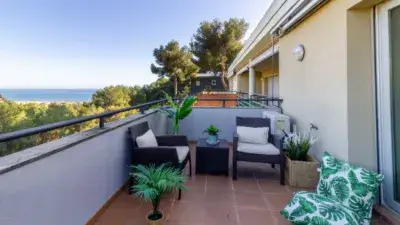 Casa Adosada en Castelldefels con Vistas al Mar y Jardin Privado