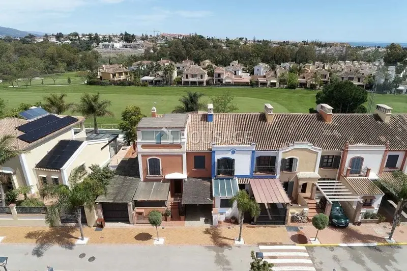Villa en Venta en Marbella Guadalmina Alta 5 Dormitorios Jardin Privado