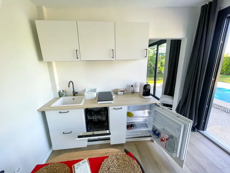 Apartamento con Jardin y Piscina cerca de Gines y Bornujos