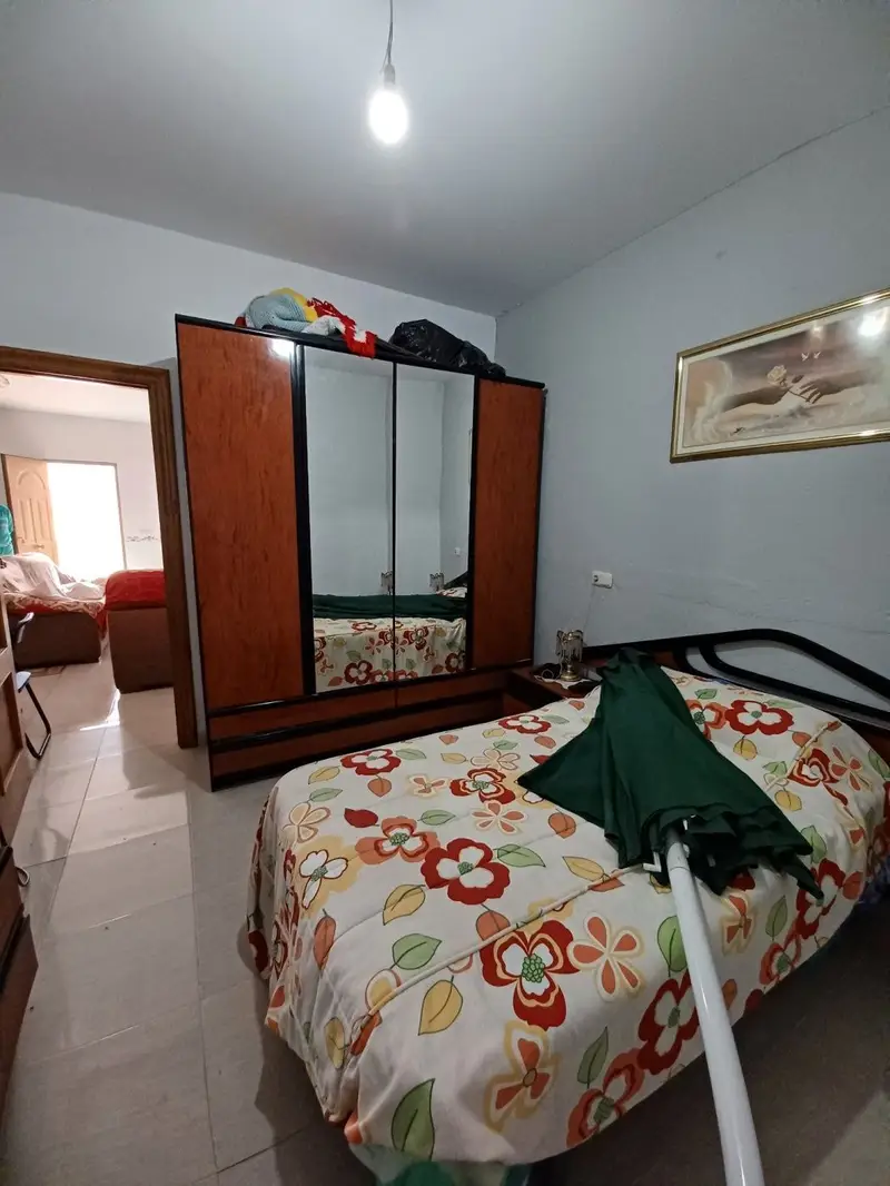 Venta Casa con Piscina y Naves en Abrucena