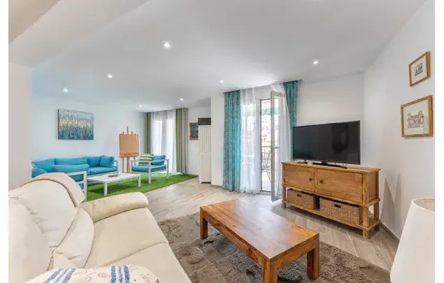 Alquiler Apartamento 2 Dormitorios 160m² Alicante