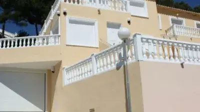Casa Adosada en Calpe con Vistas al Mar y Piscina