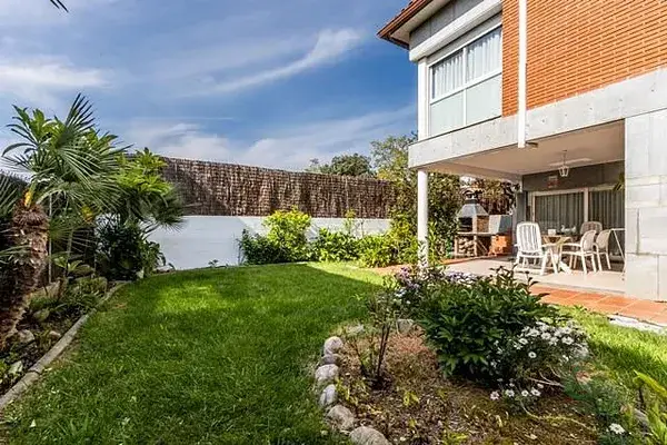Casa Reformada en Castellarnau 275m2 Jardin 4 Habitaciones