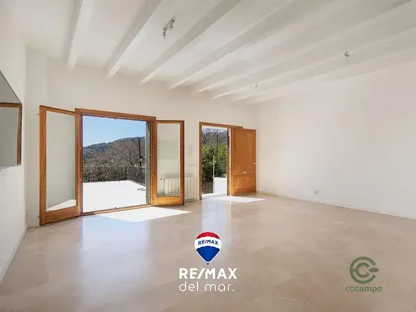 Casa en Alaró con Vistas Panorámicas y Diseño Contemporáneo