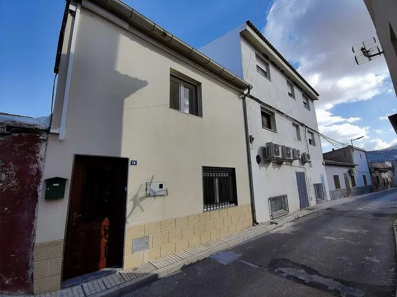 Casa de Pueblo Reformada en Pinoso 3 Dormitorios Terraza