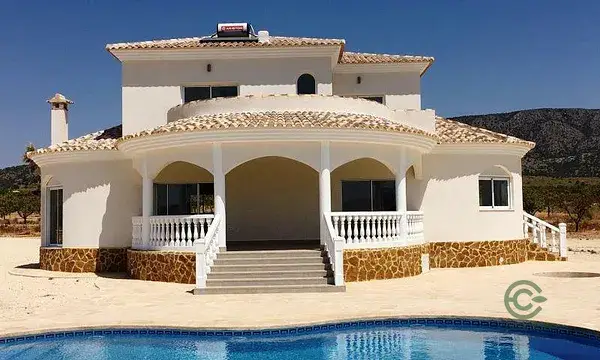 Villa en Pinoso Chalet de Obra Nueva 5 Dormitorios Piscina