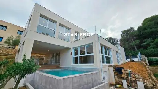 Villa de Lujo en Llançà 8 Dormitorios Piscina Infinita Vistas al Mar
