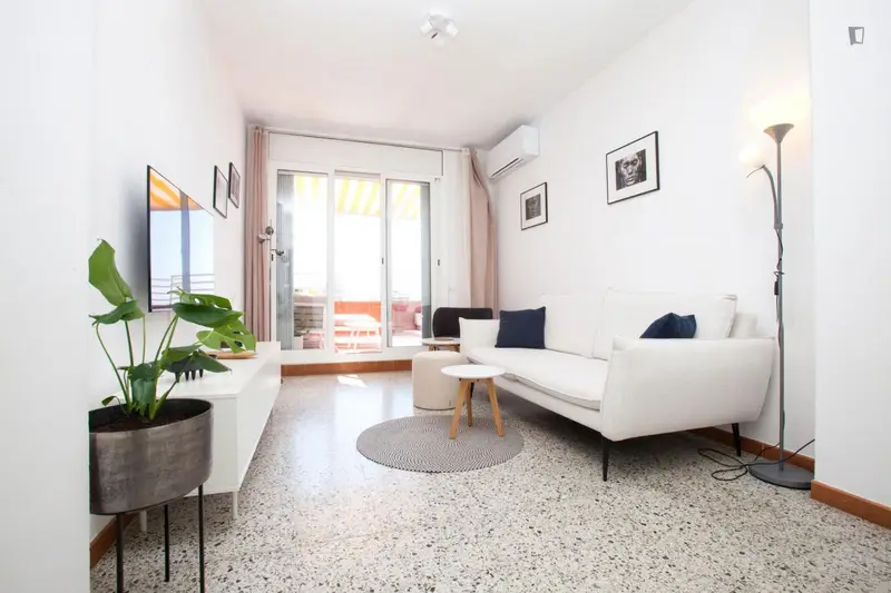 Un piso de 2 habitaciones, con área al aire libre
