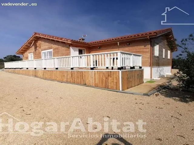 Chalet Seminuevo con Gran Terreno y Garaje