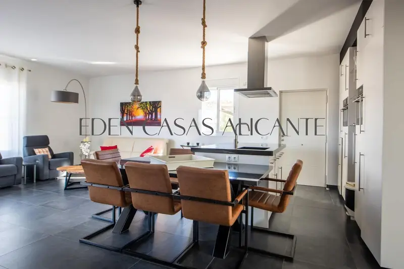 Chalet de Lujo en Lorca con Casa de Invitados y Piscina Cubierta