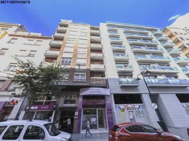 Piso en venta en Avinguda de l'Alameda, cerca de Carrer Cid