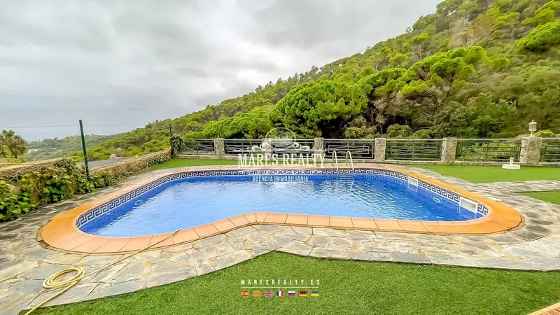 Chalet en venta en Lloret de Mar con piscina y vistas al mar