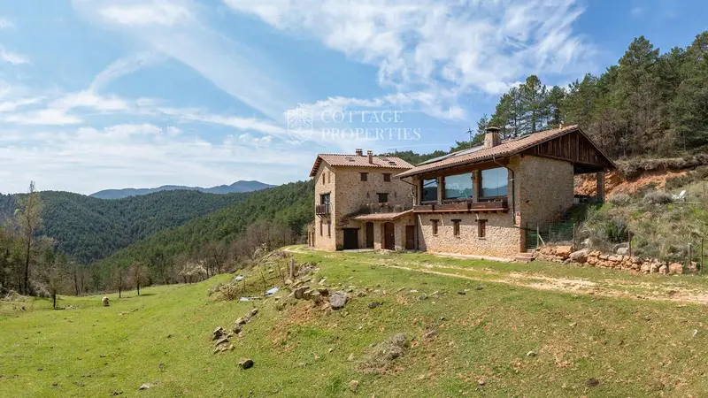 Masia con 65 Hectareas en venta Ripoll
