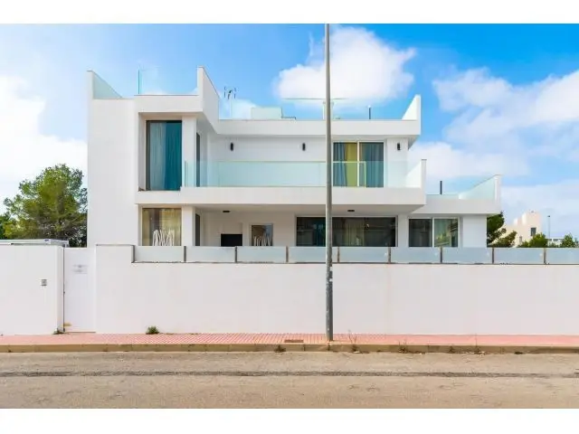 Villa en Orihuela Costa: Lujo Moderno Cerca del Mar