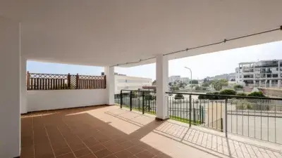 Piso en venta Torre de Benagalbón con terraza y jardín