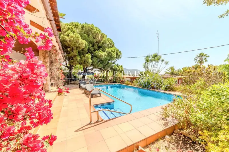 Chalet en Sitges con Vistas al Mar y Piscina