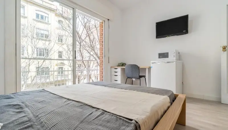 Piso en venta Sant Antoni Barcelona 100m2 5 habitaciones reformado