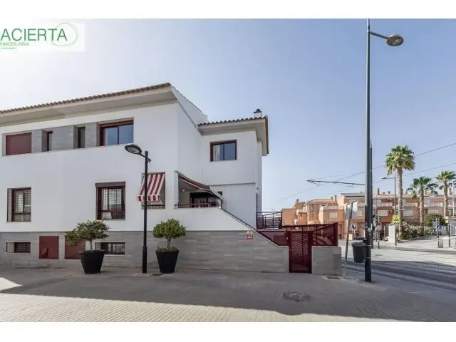 Casa en Armilla junto al Nevada con 5 habitaciones y 4 baños