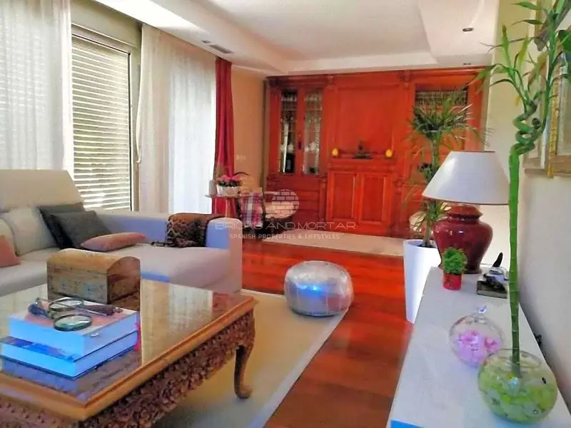 Chalet de Lujo en Godella con Piscina y Garaje
