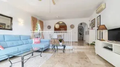 Apartamento en venta en El Paraiso Estepona con vistas al mar