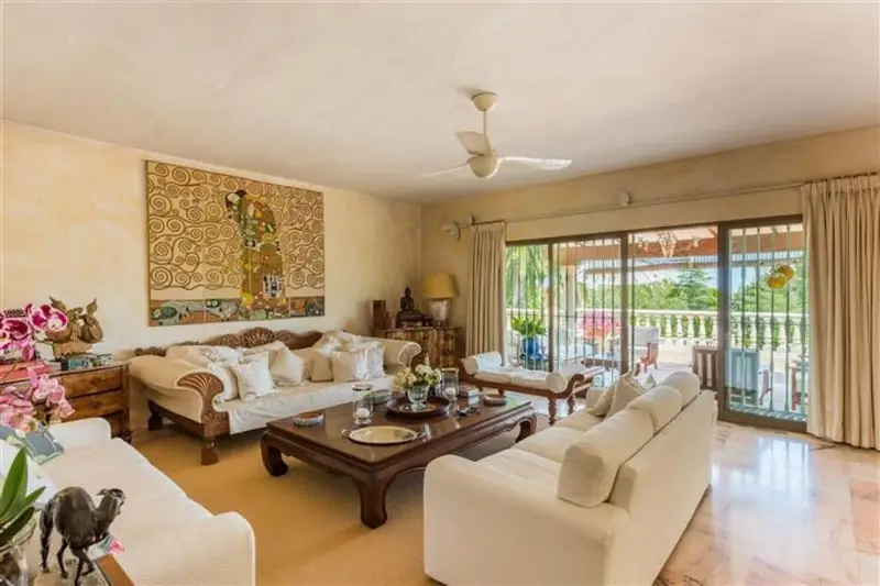 Chalet en Venta Benhavis 5 Dormitorios Piscina Privada
