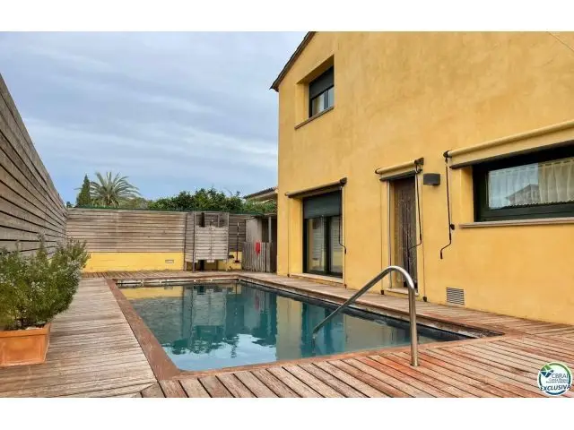 Chalet en Venta La Bisbal Emporda 4 Dormitorios Piscina Jardin