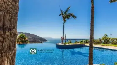 Casa Adosada en Almuñécar con Piscina y Vistas al Mar