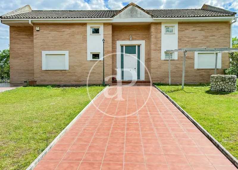 Chalet en Alquiler Torrelodones 8 habitaciones Piscina Jardin
